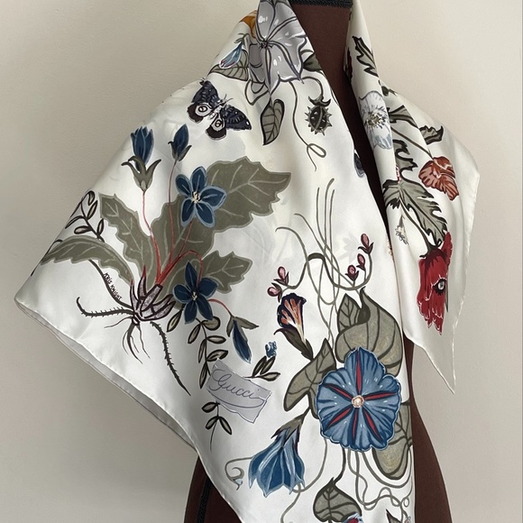 New Authentic Gucci Scarf Flora Knight Print Ivory Silk Scarf Wrap - Picture 1 of 14